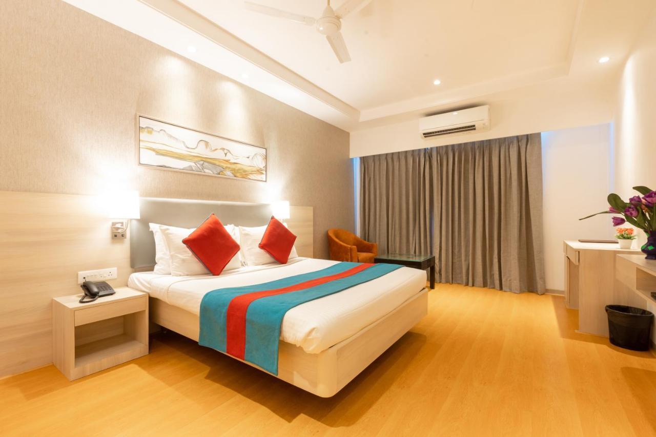 Freesia By Express Inn Pālghar Екстериор снимка