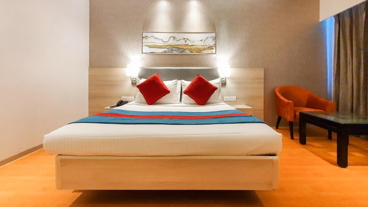 Freesia By Express Inn Pālghar Екстериор снимка