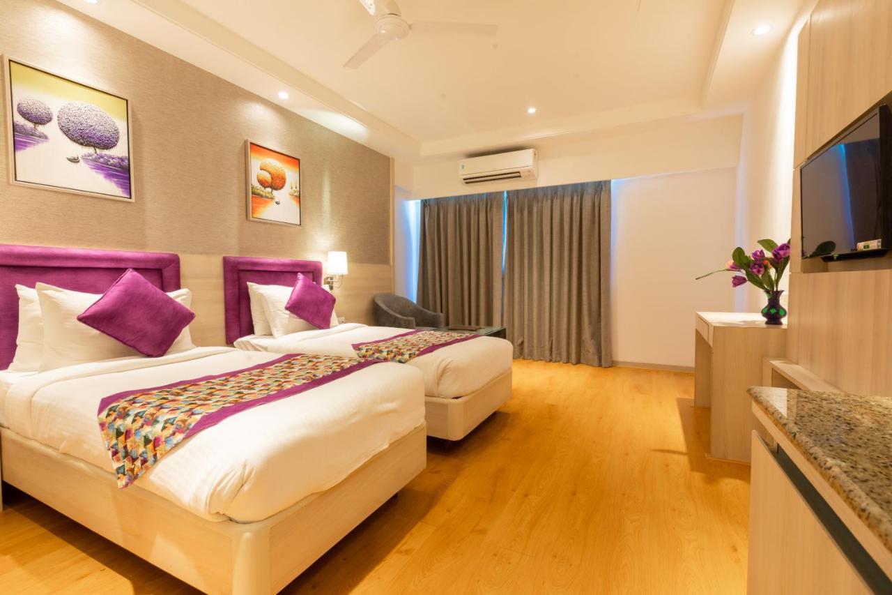 Freesia By Express Inn Pālghar Екстериор снимка