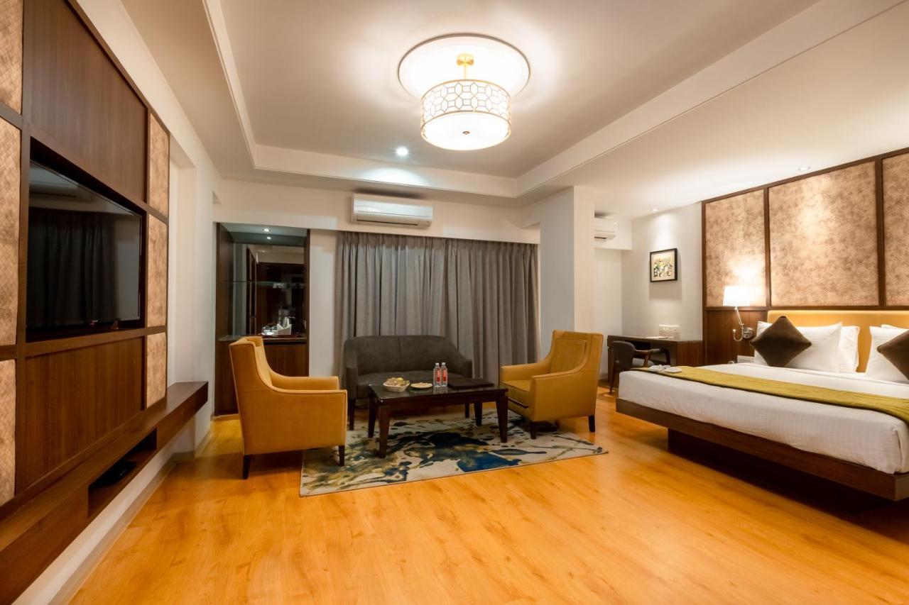 Freesia By Express Inn Pālghar Екстериор снимка