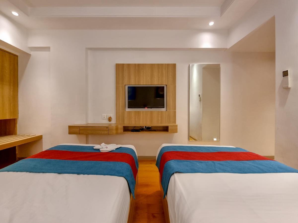 Freesia By Express Inn Pālghar Екстериор снимка
