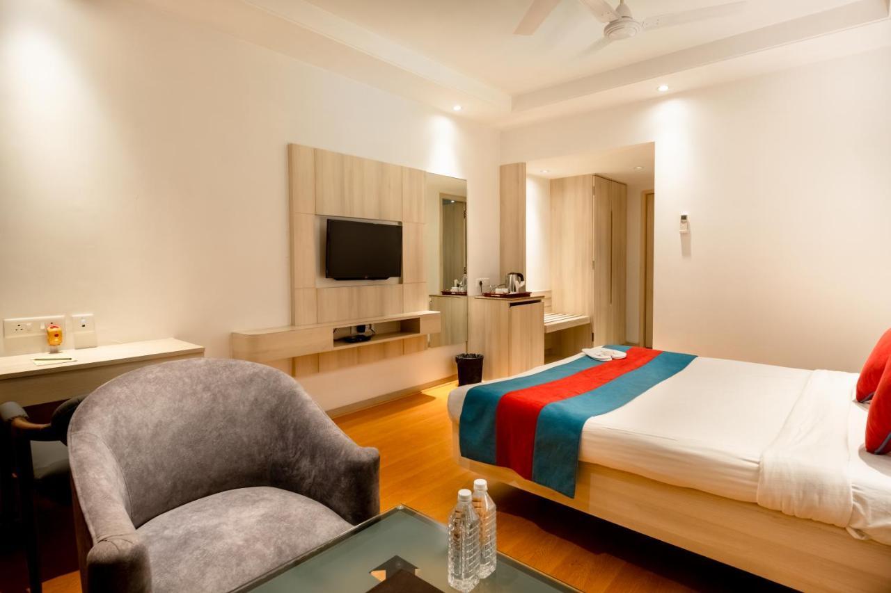 Freesia By Express Inn Pālghar Екстериор снимка