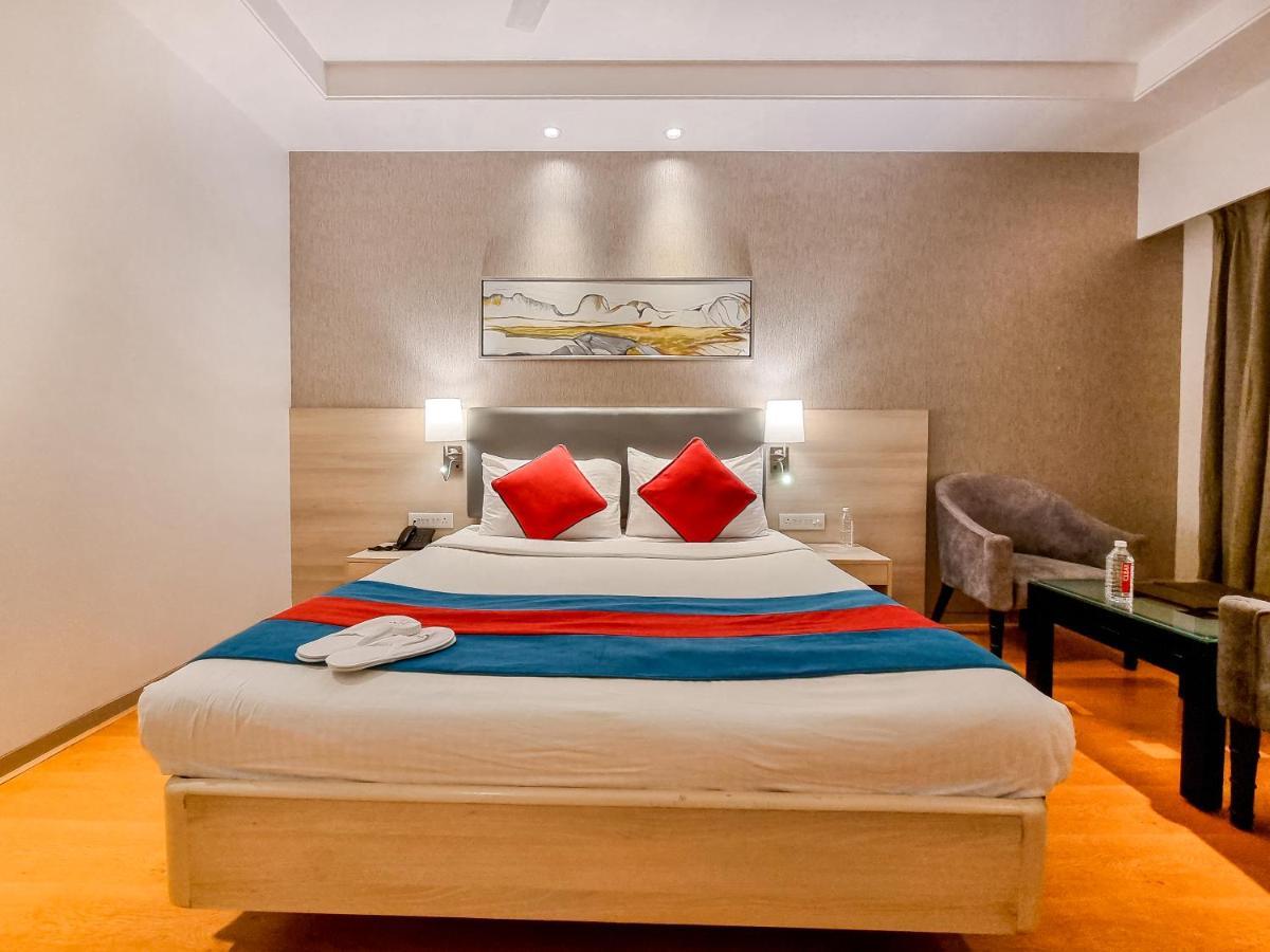 Freesia By Express Inn Pālghar Екстериор снимка