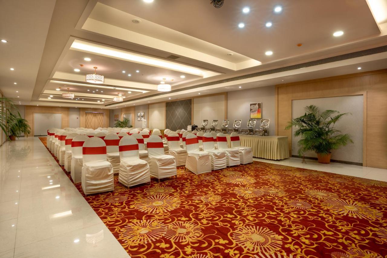 Freesia By Express Inn Pālghar Екстериор снимка