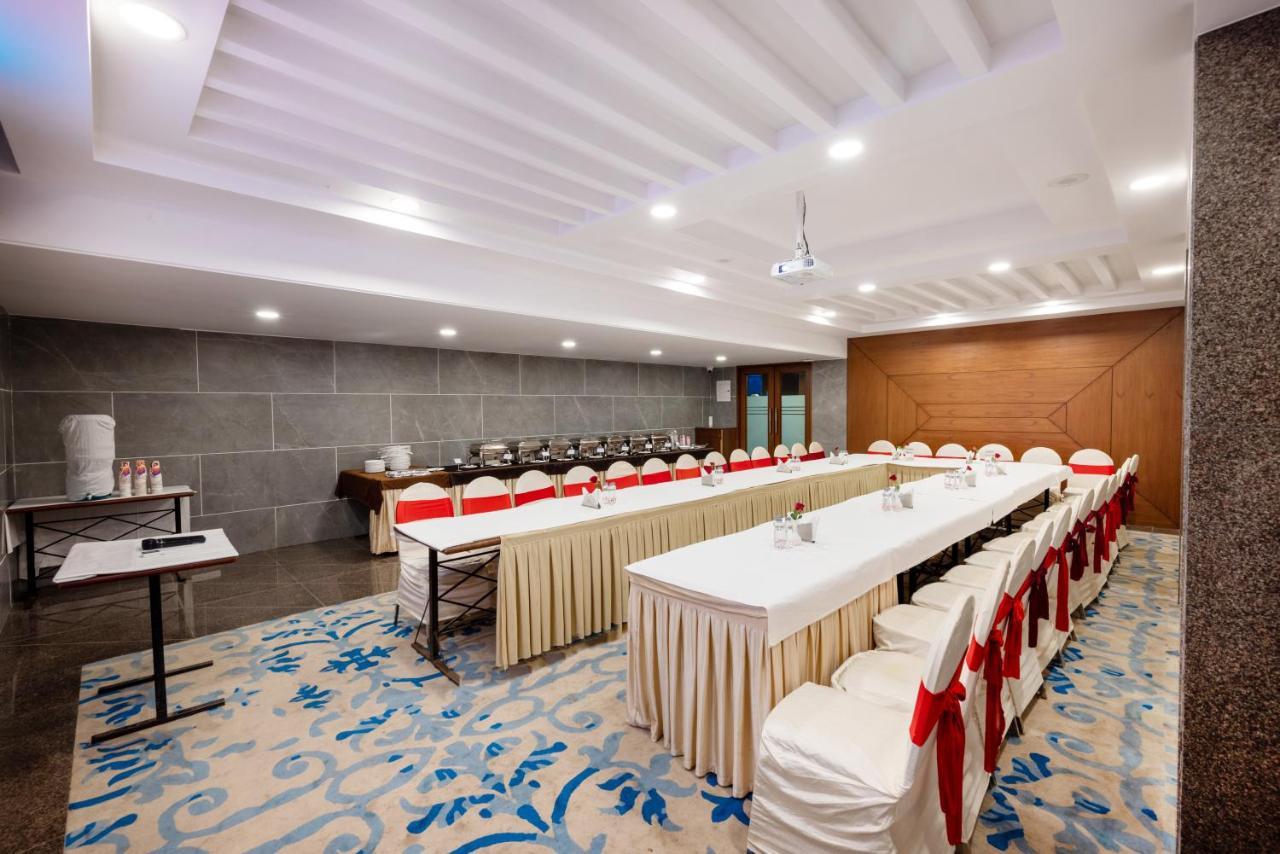 Freesia By Express Inn Pālghar Екстериор снимка