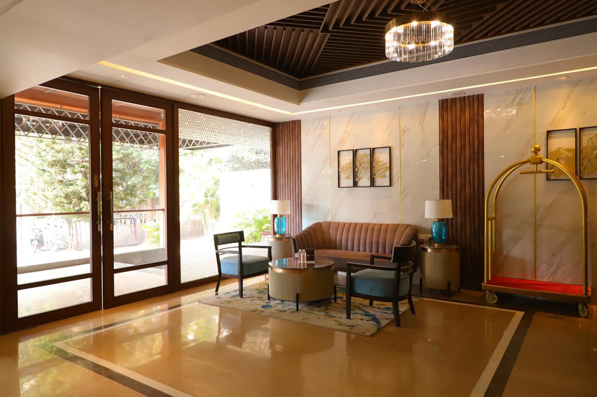 Freesia By Express Inn Pālghar Екстериор снимка