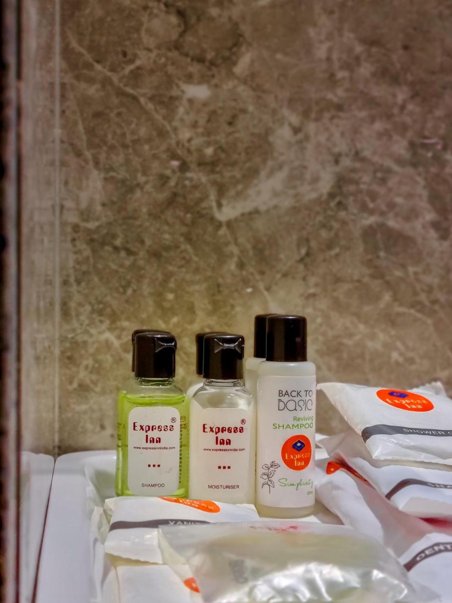 Freesia By Express Inn Pālghar Стая снимка